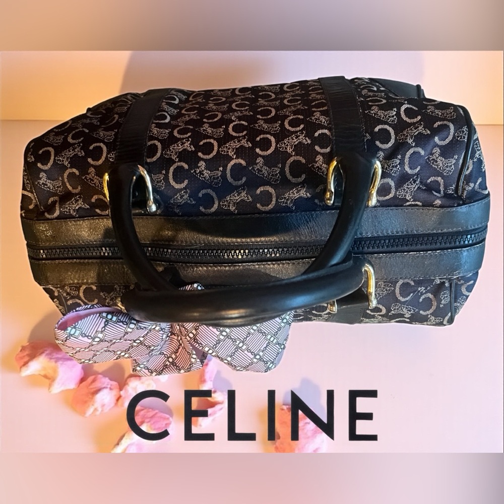 CELINE Horse Carriage C
Macadam Canvas Large Hand Bag in Navy Blue - Picture 5 of 16